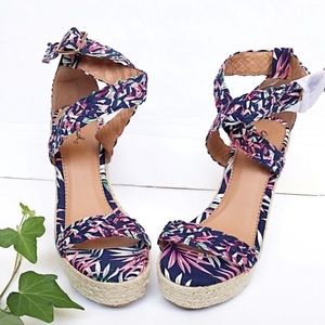 ✨Tropical Leaf Jute Wedges✨ NWOB